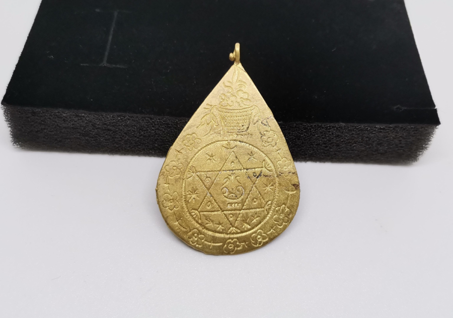 ÜZERİ ERMENİCE YAZILI ARMUDİ KOLYE