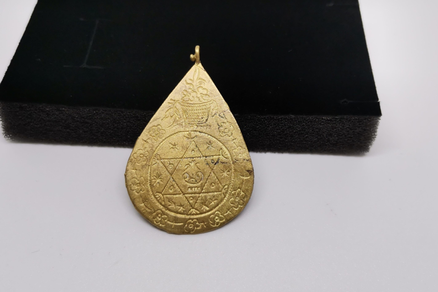 ÜZERİ ERMENİCE YAZILI ARMUDİ KOLYE