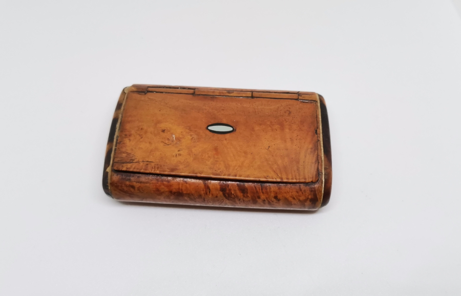 BAĞA, AHŞAP VE SEDEF İŞÇİLİKLİ OSMANLI DÖNEMİ TÜTÜN TABAKASI