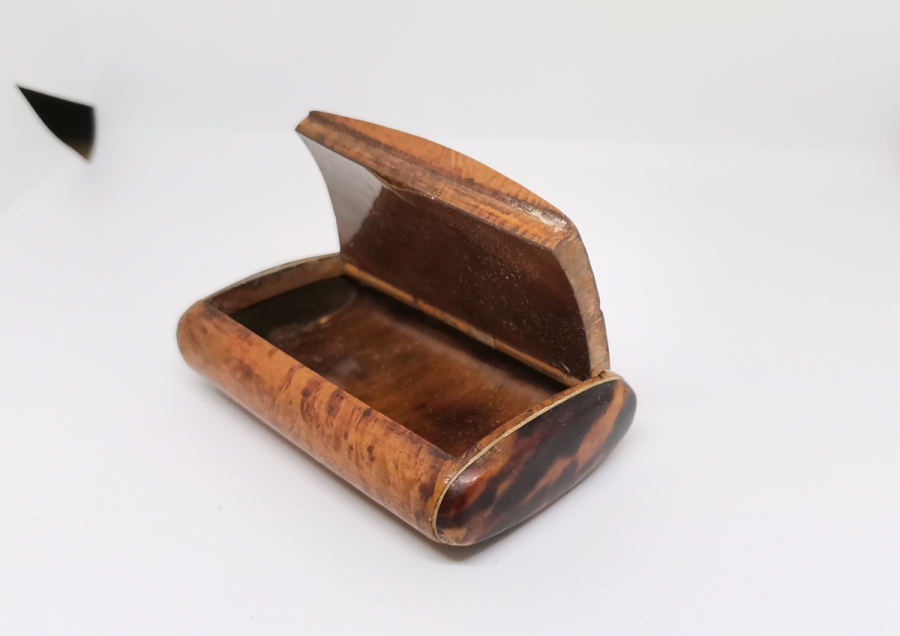 BAĞA, AHŞAP VE SEDEF İŞÇİLİKLİ OSMANLI DÖNEMİ TÜTÜN TABAKASI