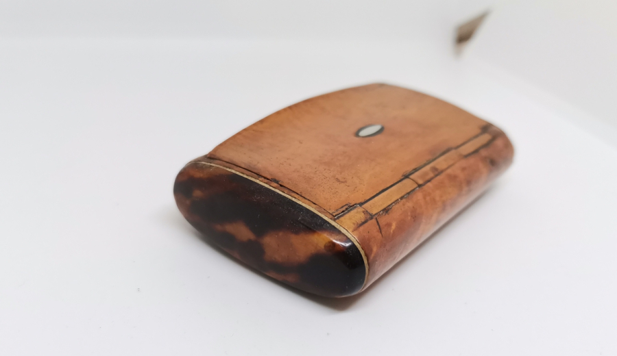 BAĞA, AHŞAP VE SEDEF İŞÇİLİKLİ OSMANLI DÖNEMİ TÜTÜN TABAKASI