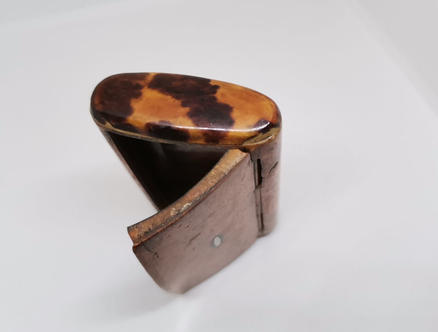 BAĞA, AHŞAP VE SEDEF İŞÇİLİKLİ OSMANLI DÖNEMİ TÜTÜN TABAKASI