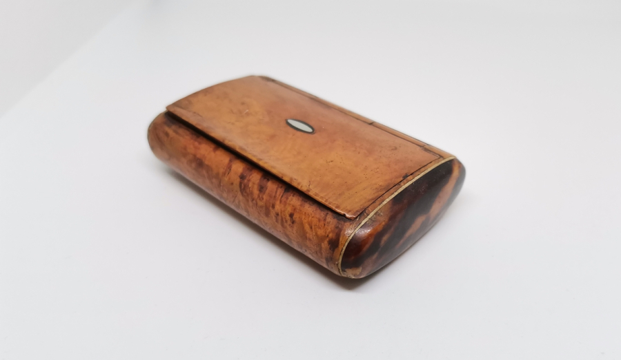 BAĞA, AHŞAP VE SEDEF İŞÇİLİKLİ OSMANLI DÖNEMİ TÜTÜN TABAKASI