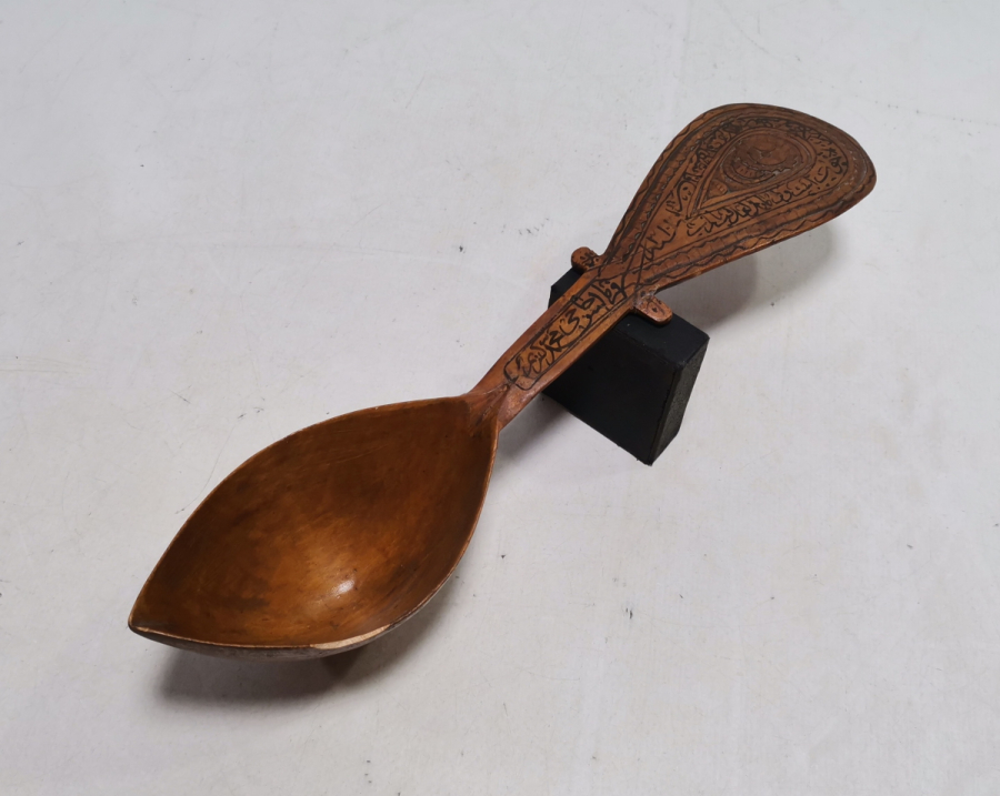 NADİR TİPTE ÜZERİ BEYİT YAZILI TEKKE İŞİ AHŞAP KAŞIK
