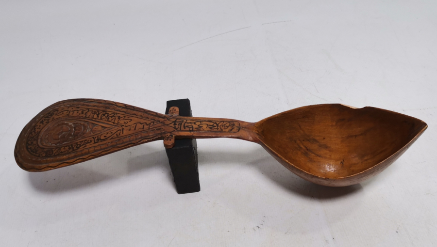 NADİR TİPTE ÜZERİ BEYİT YAZILI TEKKE İŞİ AHŞAP KAŞIK