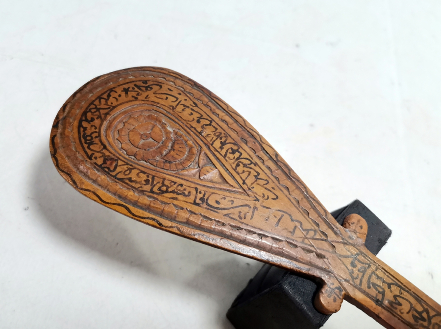 NADİR TİPTE ÜZERİ BEYİT YAZILI TEKKE İŞİ AHŞAP KAŞIK