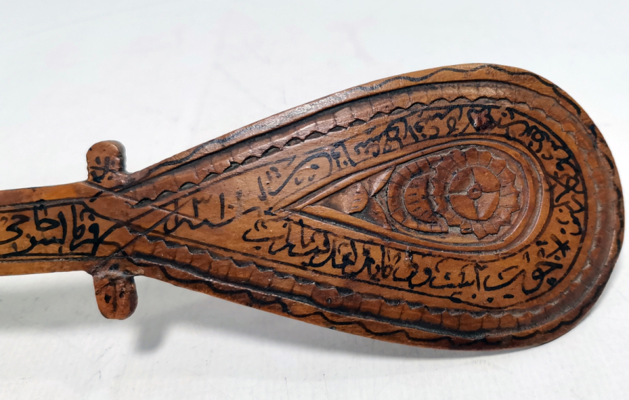 NADİR TİPTE ÜZERİ BEYİT YAZILI TEKKE İŞİ AHŞAP KAŞIK