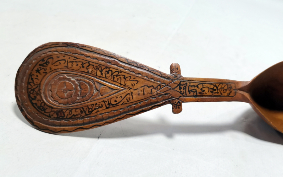 NADİR TİPTE ÜZERİ BEYİT YAZILI TEKKE İŞİ AHŞAP KAŞIK
