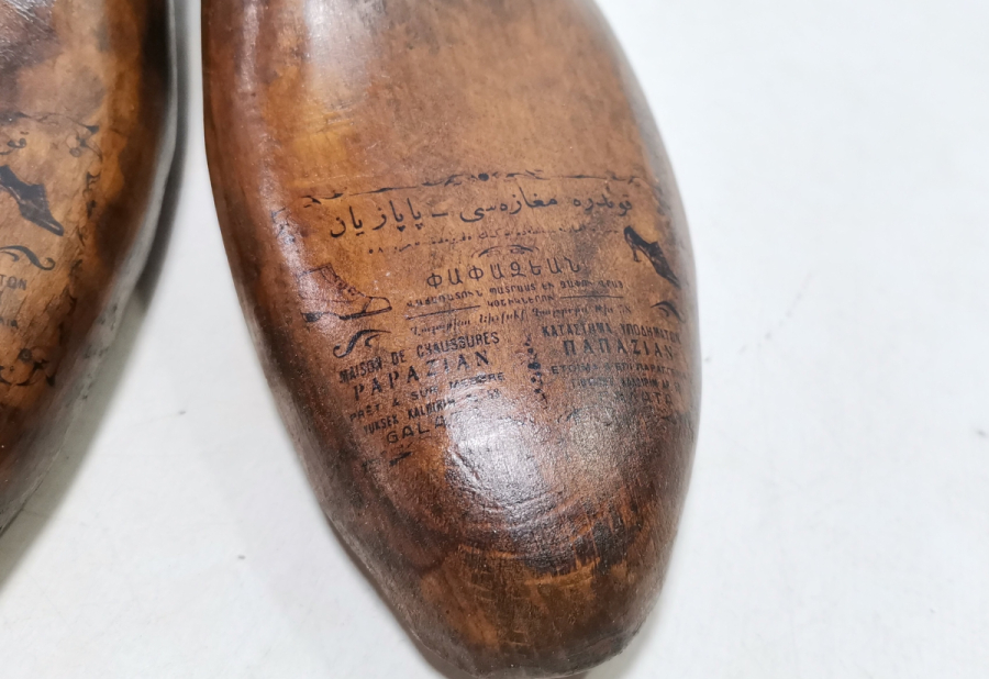 ÜZERİ DÖRT DİLDE YAZILMIŞ OSMANLI DÖNEMİ AYAKAKBICI KALIBI