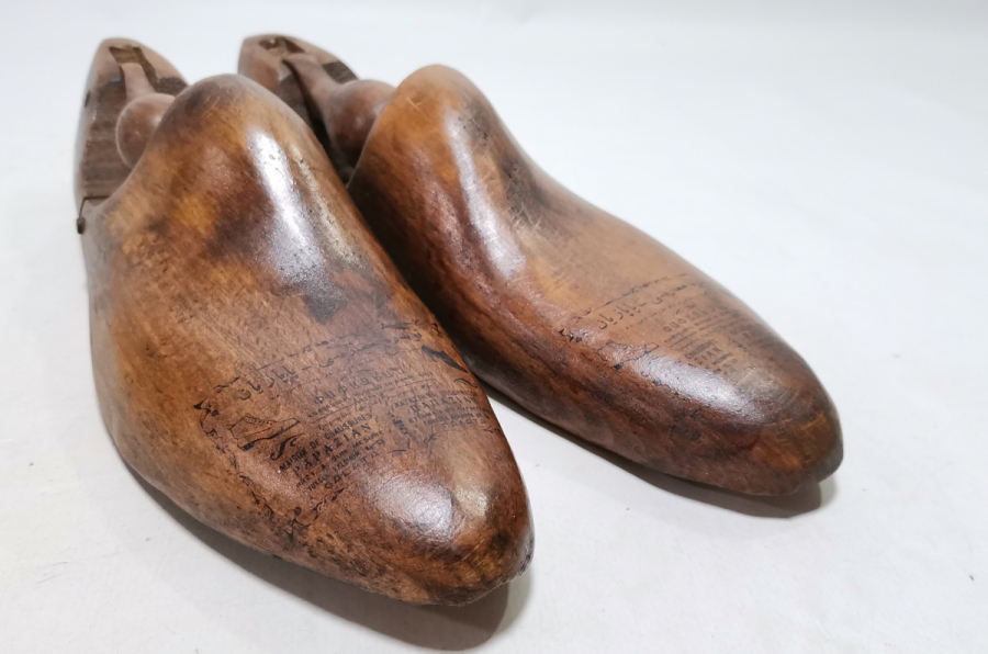 ÜZERİ DÖRT DİLDE YAZILMIŞ OSMANLI DÖNEMİ AYAKAKBICI KALIBI