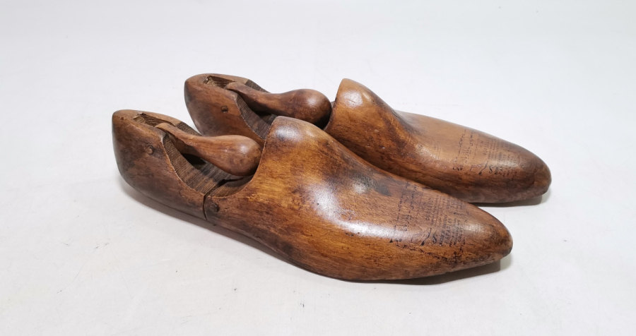 ÜZERİ DÖRT DİLDE YAZILMIŞ OSMANLI DÖNEMİ AYAKAKBICI KALIBI