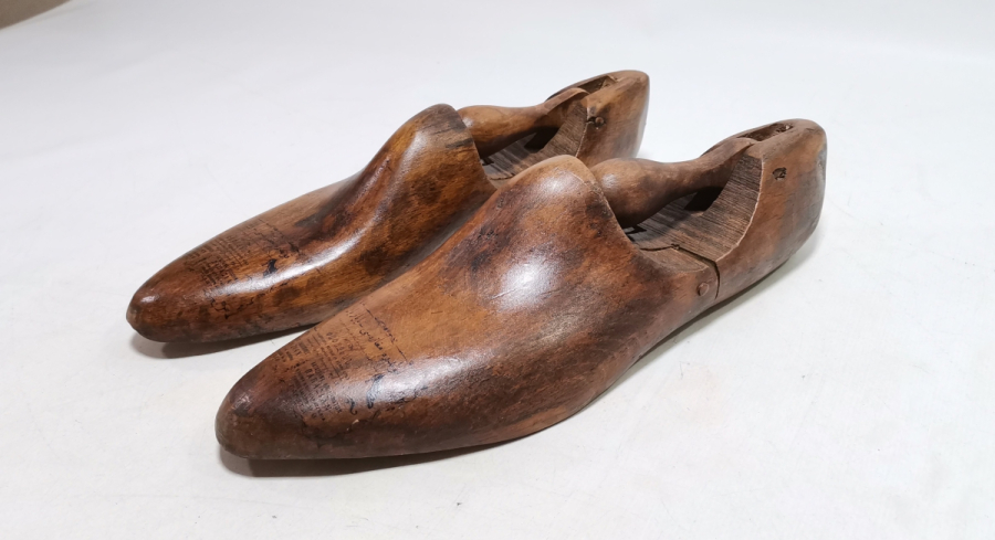 ÜZERİ DÖRT DİLDE YAZILMIŞ OSMANLI DÖNEMİ AYAKAKBICI KALIBI