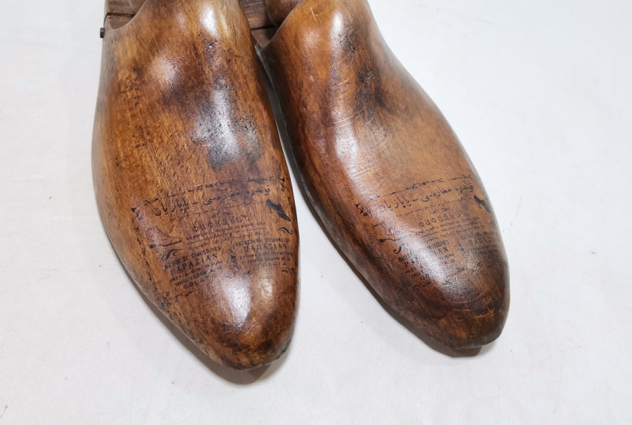 ÜZERİ DÖRT DİLDE YAZILMIŞ OSMANLI DÖNEMİ AYAKAKBICI KALIBI