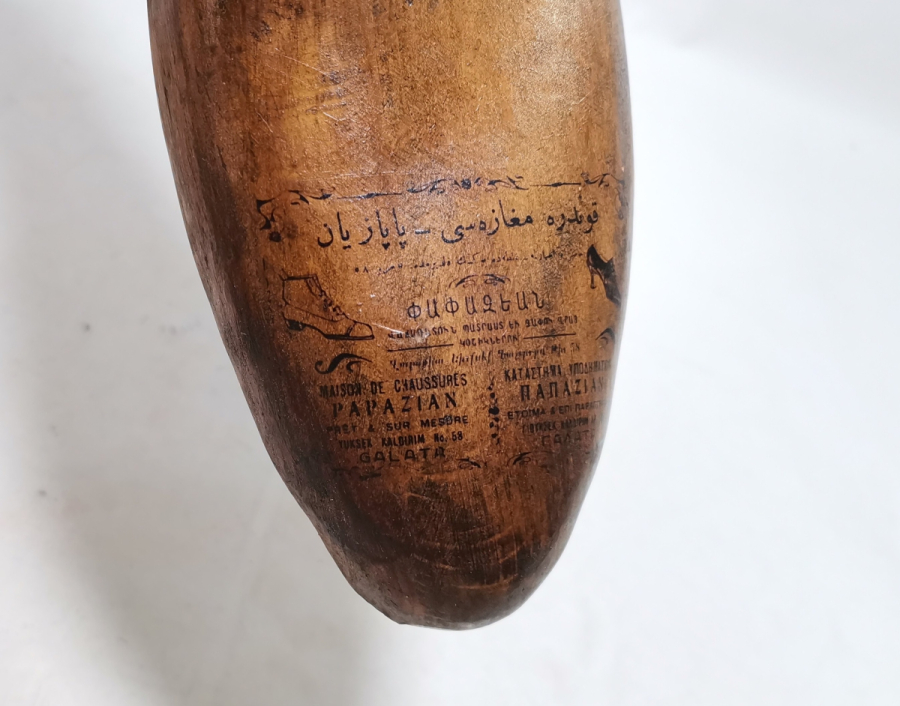 ÜZERİ DÖRT DİLDE YAZILMIŞ OSMANLI DÖNEMİ AYAKAKBICI KALIBI