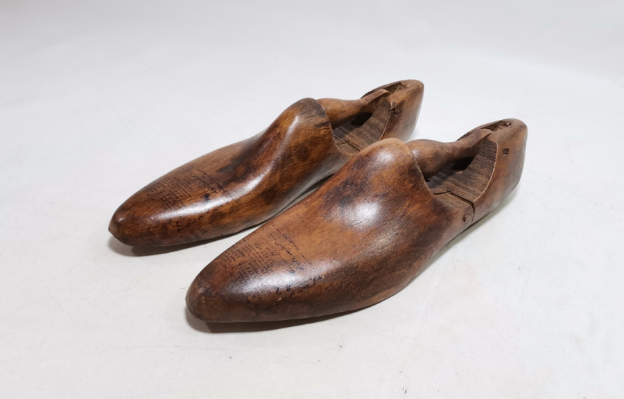 ÜZERİ DÖRT DİLDE YAZILMIŞ OSMANLI DÖNEMİ AYAKAKBICI KALIBI