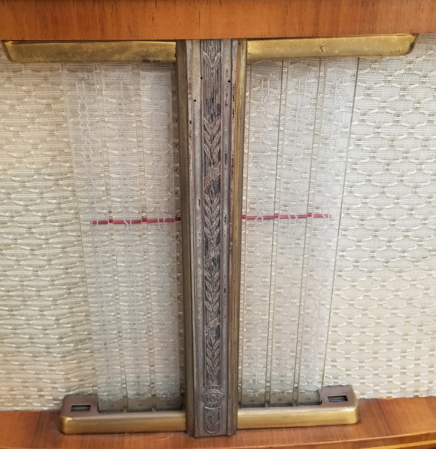 PLAKÇALARLI ÇOK NADİR ÇALIŞIR DURUMDA DEV BOY ANTİKA AHŞAP KASA SOVYET RUSYA YAPIMI RADYO