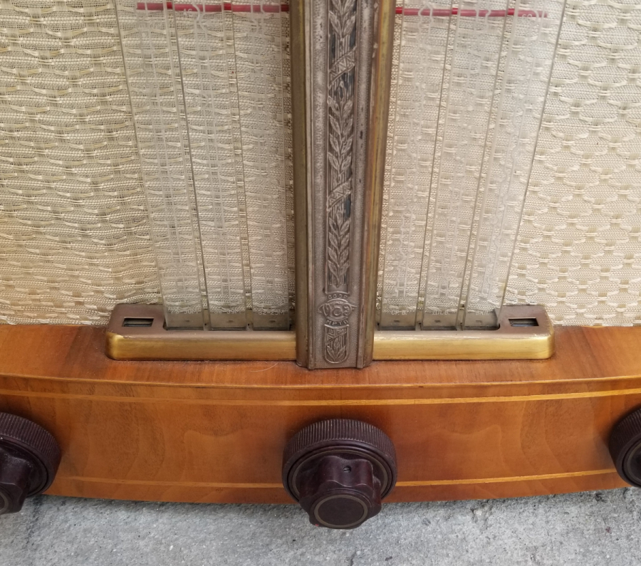 PLAKÇALARLI ÇOK NADİR ÇALIŞIR DURUMDA DEV BOY ANTİKA AHŞAP KASA SOVYET RUSYA YAPIMI RADYO