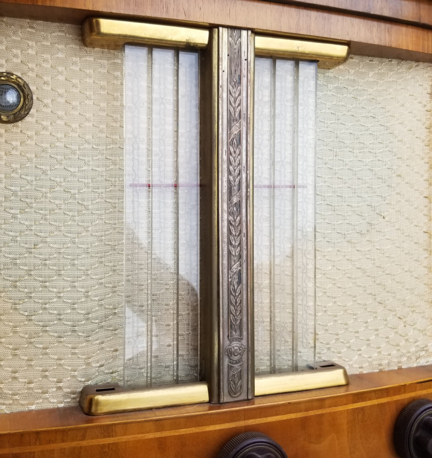 PLAKÇALARLI ÇOK NADİR ÇALIŞIR DURUMDA DEV BOY ANTİKA AHŞAP KASA SOVYET RUSYA YAPIMI RADYO