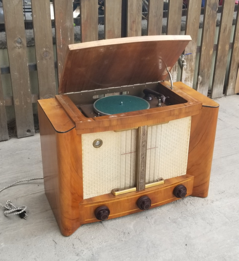 PLAKÇALARLI ÇOK NADİR ÇALIŞIR DURUMDA DEV BOY ANTİKA AHŞAP KASA SOVYET RUSYA YAPIMI RADYO