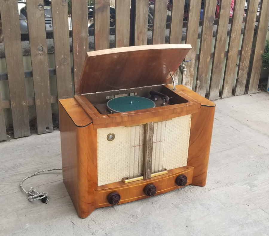 PLAKÇALARLI ÇOK NADİR ÇALIŞIR DURUMDA DEV BOY ANTİKA AHŞAP KASA SOVYET RUSYA YAPIMI RADYO