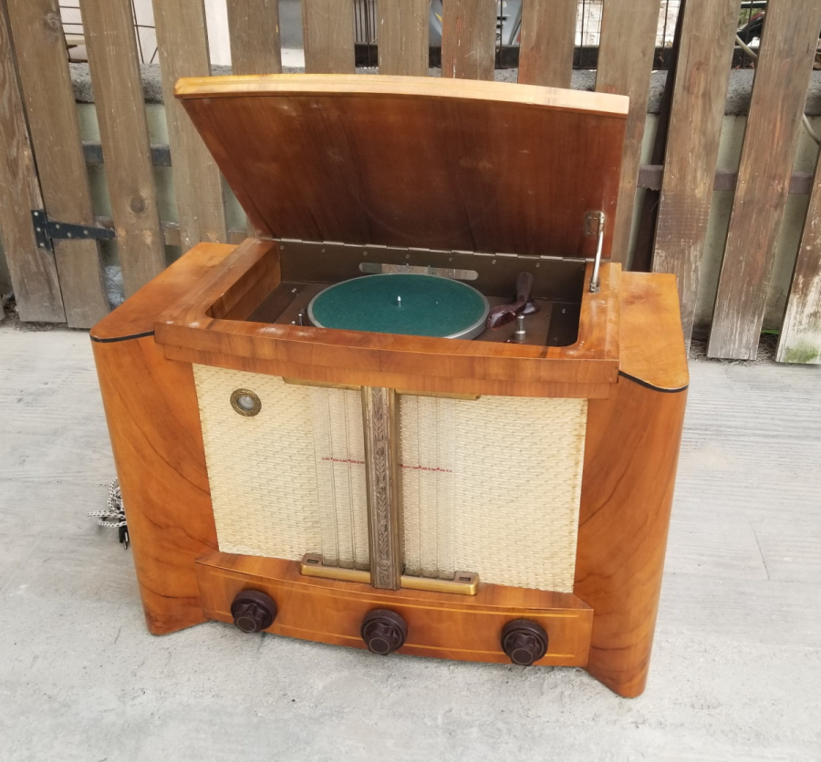 PLAKÇALARLI ÇOK NADİR ÇALIŞIR DURUMDA DEV BOY ANTİKA AHŞAP KASA SOVYET RUSYA YAPIMI RADYO