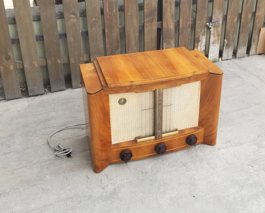 PLAKÇALARLI ÇOK NADİR ÇALIŞIR DURUMDA DEV BOY ANTİKA AHŞAP KASA SOVYET RUSYA YAPIMI RADYO