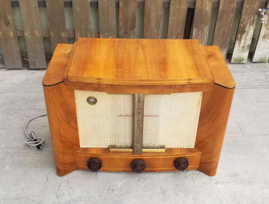 PLAKÇALARLI ÇOK NADİR ÇALIŞIR DURUMDA DEV BOY ANTİKA AHŞAP KASA SOVYET RUSYA YAPIMI RADYO