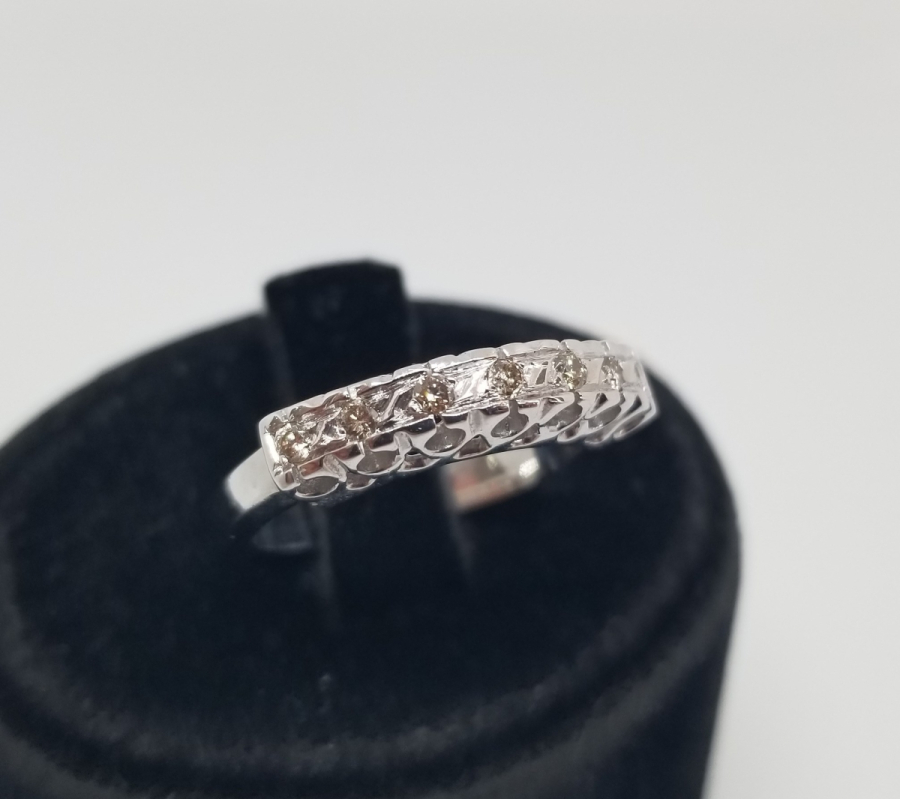 YEDİ TAŞ BULUNAN PIRLANTA YÜZÜK