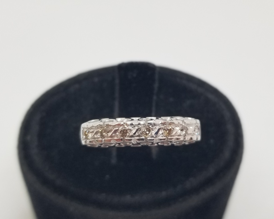 YEDİ TAŞ BULUNAN PIRLANTA YÜZÜK