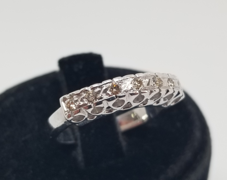 YEDİ TAŞ BULUNAN PIRLANTA YÜZÜK