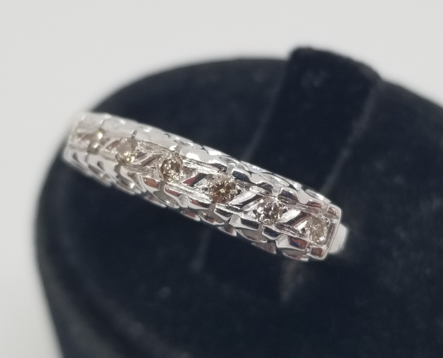 YEDİ TAŞ BULUNAN PIRLANTA YÜZÜK