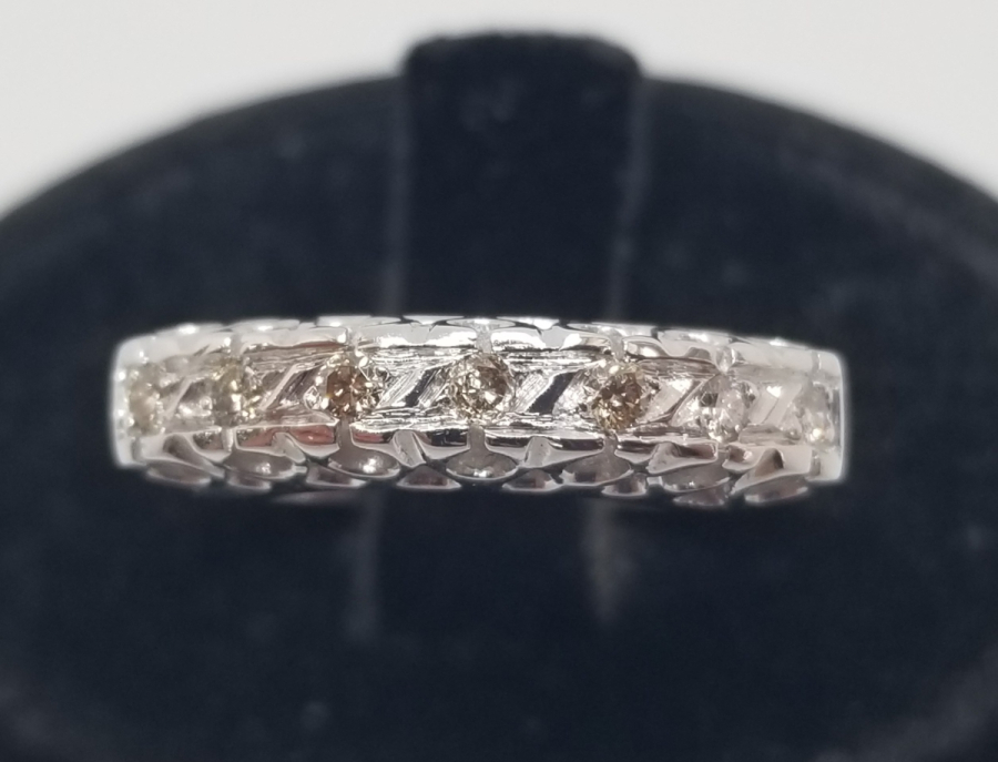 YEDİ TAŞ BULUNAN PIRLANTA YÜZÜK