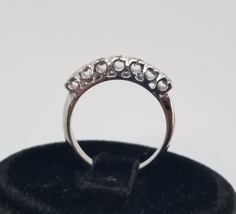 YEDİ TAŞ BULUNAN PIRLANTA YÜZÜK