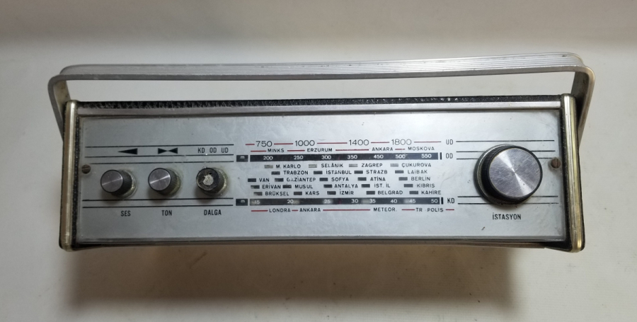 ÇALIŞIR DURUMDA ANTİKA RADYO
