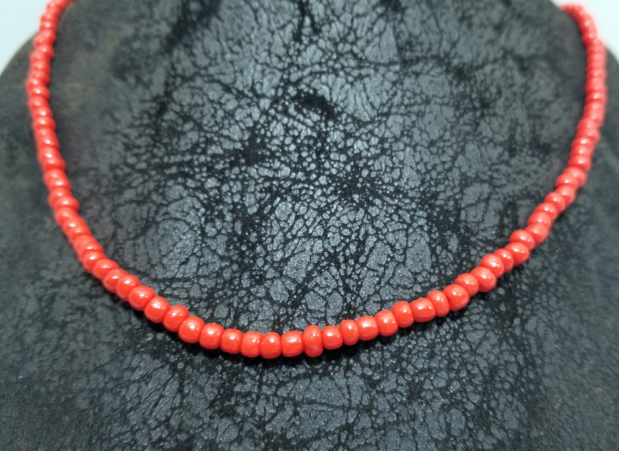 MERCANİ FORMDA YAPILMIŞ UZAKDOĞU KOLYE