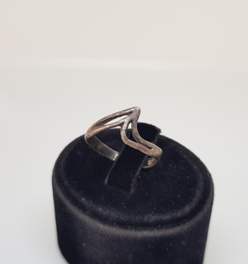 ZİHGİR FORMUNDA YAPILMIŞ GÜMÜŞ YÜZÜK