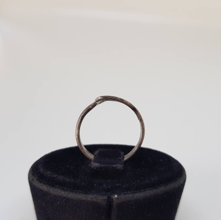 ZİHGİR FORMUNDA YAPILMIŞ GÜMÜŞ YÜZÜK