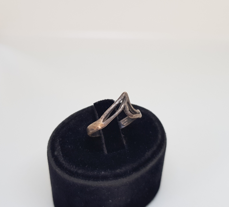 ZİHGİR FORMUNDA YAPILMIŞ GÜMÜŞ YÜZÜK