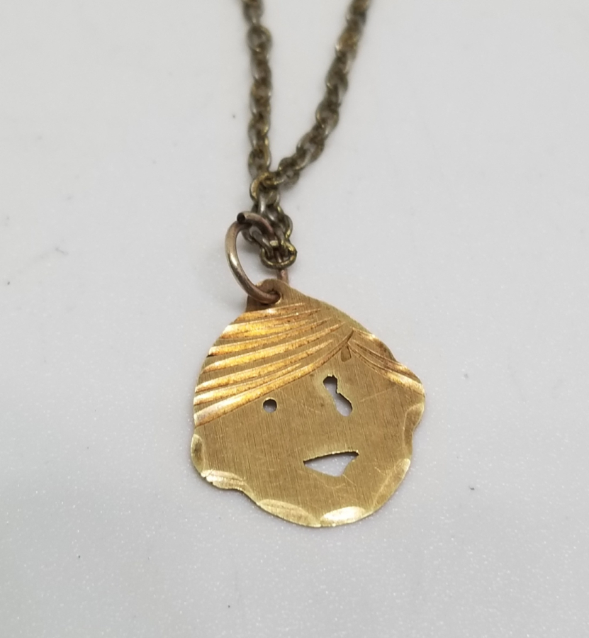 ÇOCUK GÖRSELLİ EL YAPIMI 14 AYAR ALTIN ANTİKA DOĞDULUK HEDİYESİ