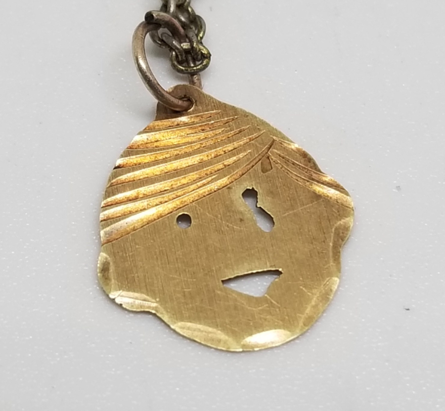 ÇOCUK GÖRSELLİ EL YAPIMI 14 AYAR ALTIN ANTİKA DOĞDULUK HEDİYESİ