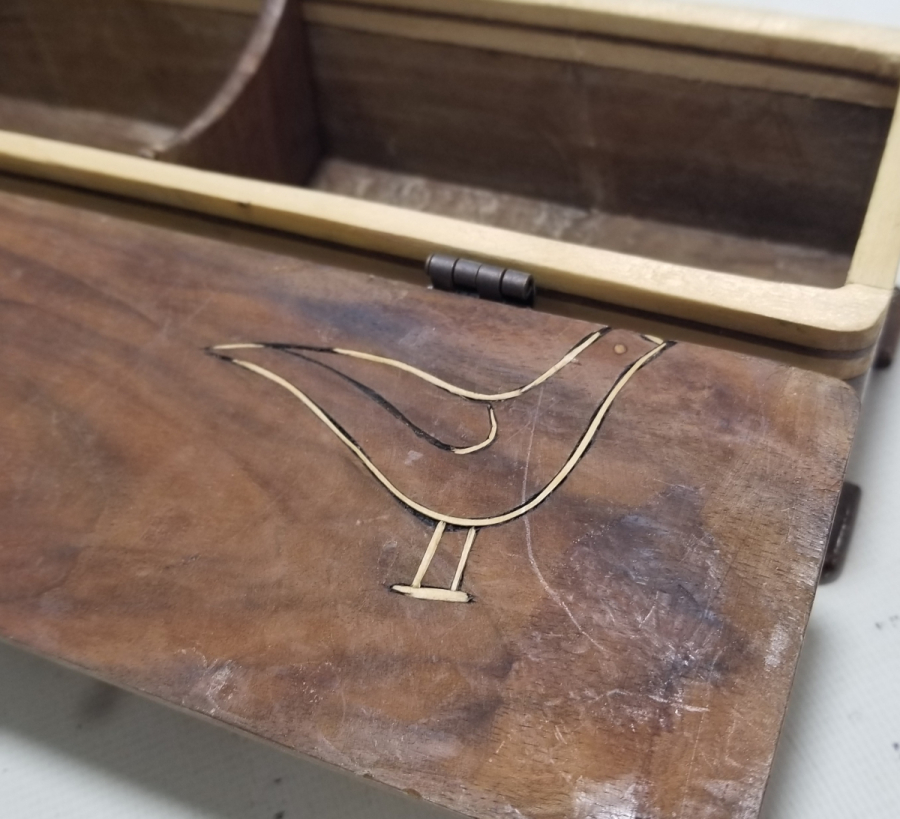 GÜMÜŞ ÇAKMA İŞÇİLİKLİ EL YAPIMI ANTİKA KAPAKLI KUTU