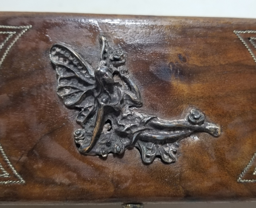 GÜMÜŞ ÇAKMA İŞÇİLİKLİ EL YAPIMI ANTİKA KAPAKLI KUTU