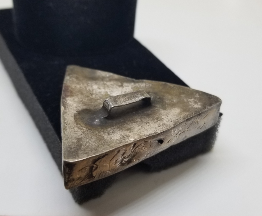 OSMANLI DÖNEMİ KABARTMA İŞÇİLİKLİ TILSIMLI GÜMÜŞ EFE PAZUBENDİ PARÇASI