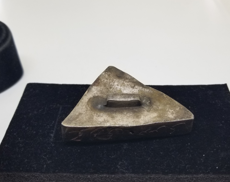 OSMANLI DÖNEMİ KABARTMA İŞÇİLİKLİ TILSIMLI GÜMÜŞ EFE PAZUBENDİ PARÇASI