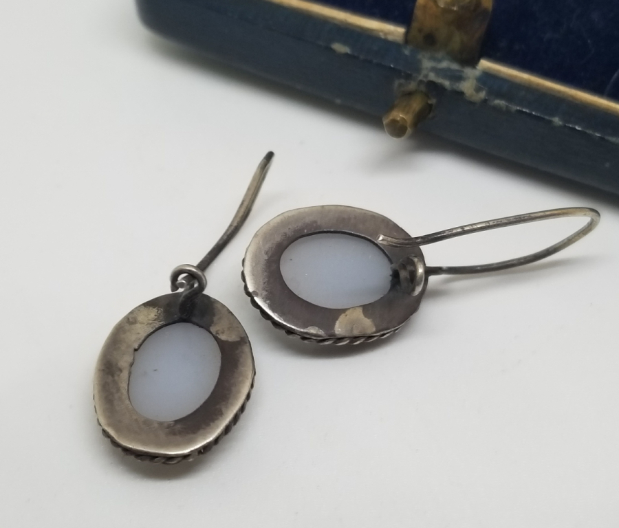 ORİJİNAL KUTUSUNDA OPAL TAŞLI ANTİKA KÜPE