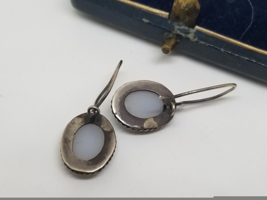 ORİJİNAL KUTUSUNDA OPAL TAŞLI ANTİKA KÜPE