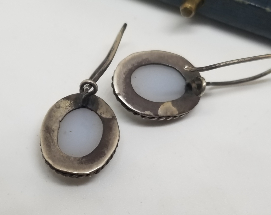 ORİJİNAL KUTUSUNDA OPAL TAŞLI ANTİKA KÜPE