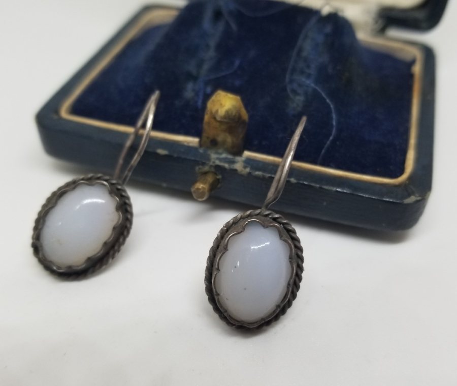 ORİJİNAL KUTUSUNDA OPAL TAŞLI ANTİKA KÜPE