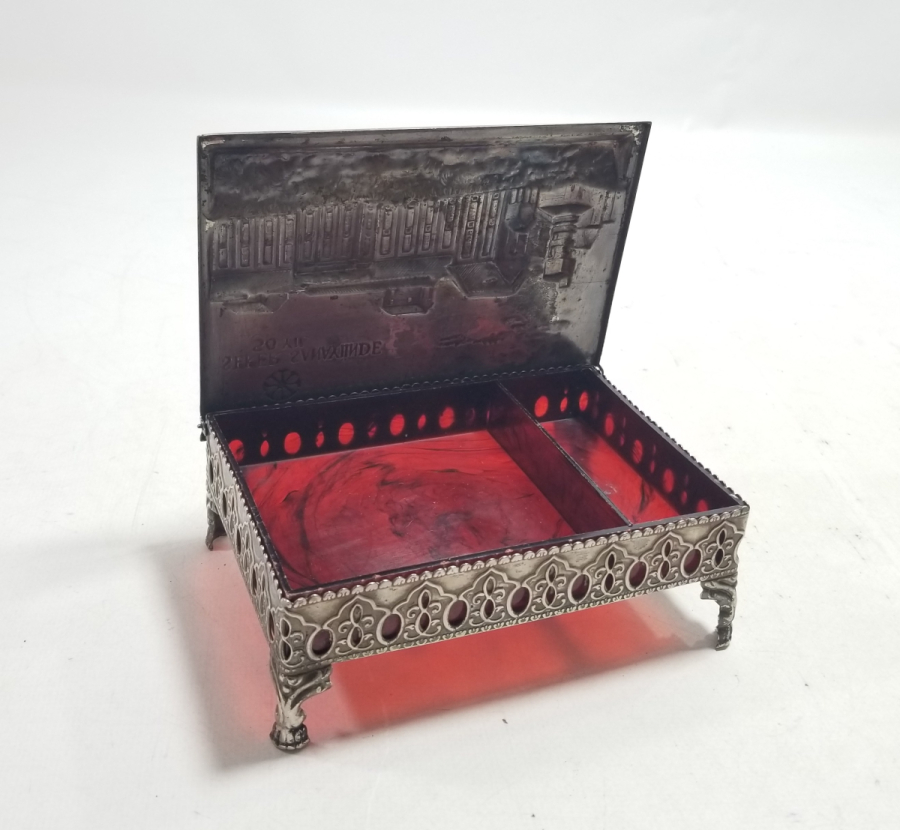 UŞAK ŞEKER FABRİKASININ KURULUŞUNUN 50. YILINA ÖZEL YAPTIRILMIŞ ANTİKA KAPAKLI KUTU