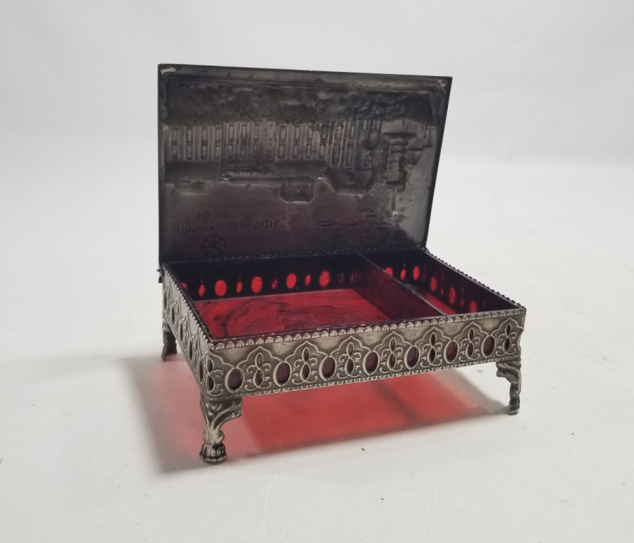 UŞAK ŞEKER FABRİKASININ KURULUŞUNUN 50. YILINA ÖZEL YAPTIRILMIŞ ANTİKA KAPAKLI KUTU